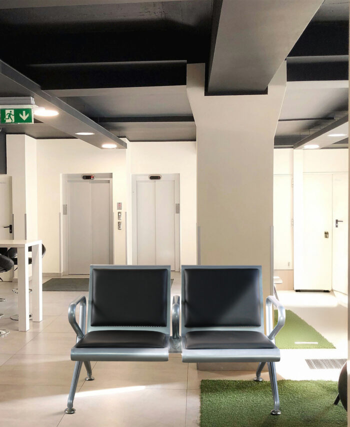 2 Seater Metro Sofa with Cushion All Handle